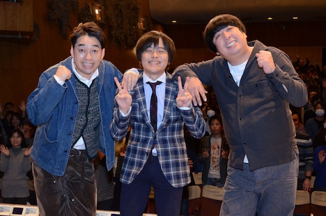 左から、バナナマン設楽、バカリズム、バナナマン日村。