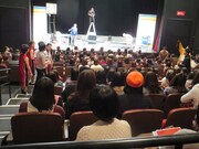 観客との記念撮影。