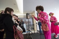 「林家ぺー＆パー子 縁起の良い写真撮影会」の様子。