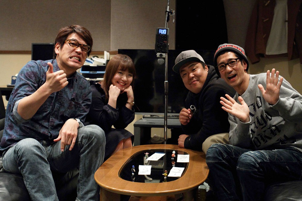 「ナッツライフ ～2014バズったあれこれ～」の収録に参加した古坂大魔王、嶋梨夏（Chubbiness）、いけだてつや、アンタッチャブル柴田（左から）。