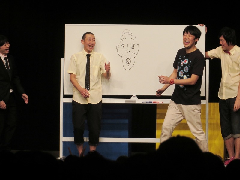「お絵かきジェスチャー」の例としてポテト少年団・中谷を描いた佐久間。