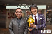 「京都国際映画祭」アート部門のナビゲーターを努めたヤノベケンジと、番組MCの千原ジュニア（左から）。