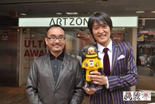 「京都国際映画祭」アート部門のナビゲーターを努めたヤノベケンジと、番組MCの千原ジュニア（左から）。