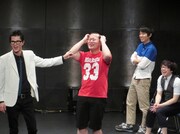 「モグフェス」にパニックとなり頭を抱えているのか思いきや、シャンプーをしていたともしげ。