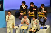 予選Bブロックに出場した（前列左から）ムーディ勝山、チョコレートプラネット松尾、犬の心・押見、（後列左から）LLR福田、トップリード新妻、浜口浜村・浜村。