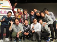 「ロシアンモンキー＆マキシマムパーパーサム解散ライブ『スパイダーおかんがハゲとるやないか!!』」終演後、NSC東京6期生の集合写真。