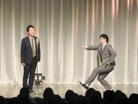 ロシアンモンキーの漫才。