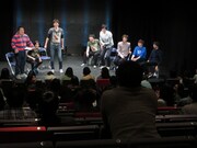 平子の大演説会を止めに入るいけだ。