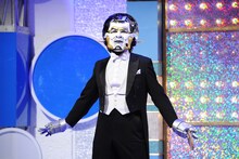 「第12回 芸人マジ歌選手権」での劇団ひとりによるパフォーマンスの様子。(c)テレビ東京