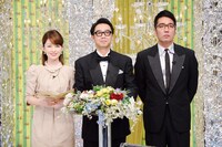 「第12回 芸人マジ歌選手権」の司会を務めた（左から）松丸友紀アナウンサー、おぎやはぎ。(c)テレビ東京