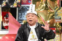 ネット社会について語る出川哲朗。(c)テレビ東京