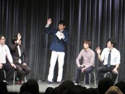 「結婚してる人」という問いに手を挙げる文田。