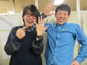 「新春！囲碁将棋大会」で、文田（左）の結婚を発表した囲碁将棋。