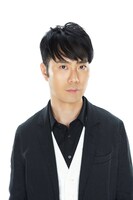 司会の藤井隆。 (c)ABC