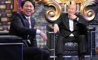 「有吉反省会」に出演する佐野慈紀（右）。(c)日本テレビ