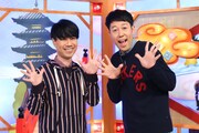 「ジモイチドライブ」MCの藤井隆、小籔千豊(左から)。(c)ABC