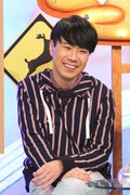 「ジモイチドライブ～地元の一番でおもてなし～」MCの藤井隆。(c)ABC