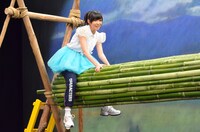 明治時代の運動会の種目に挑戦する指原莉乃。(c)CTV