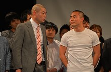 左から、あばれる君とハナコ岡部。