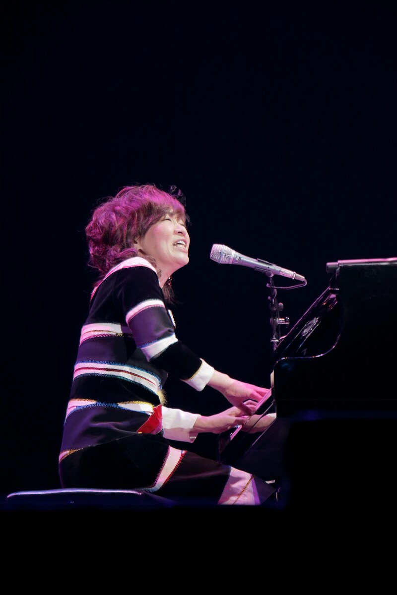 単独ライブ「清水ミチコ一人武道館～趣味の演芸～」を行った清水ミチコ。(c)WOWOW