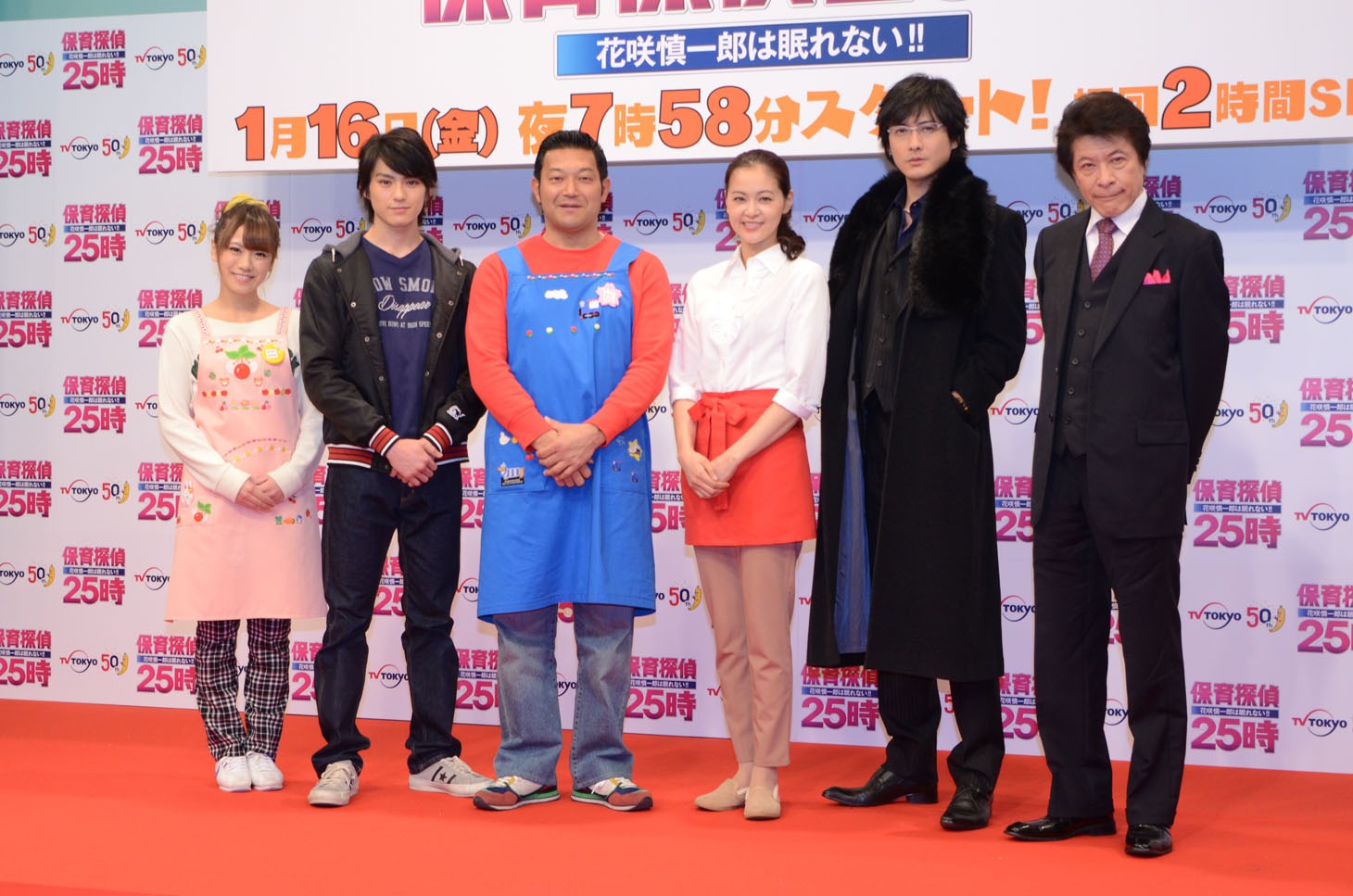 左から、福本愛菜、真剣佑、山口智充、黒谷友香、中村俊介、鹿賀丈史。