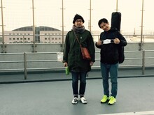 左から、田中光（タナカダファミリア）とお見送り芸人しんいち