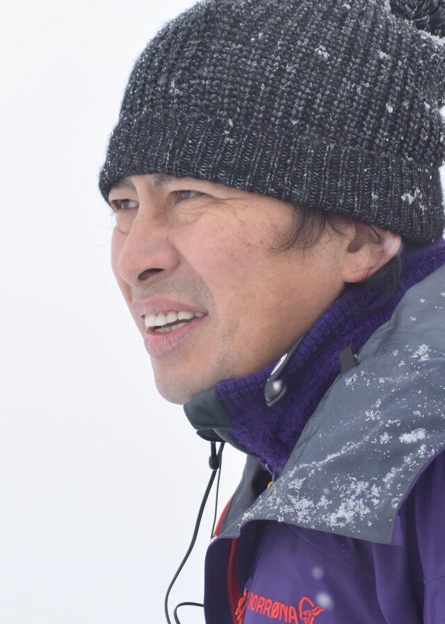 「ドラマ24『不便な便利屋』」の脚本・監督を務める鈴井貴之。