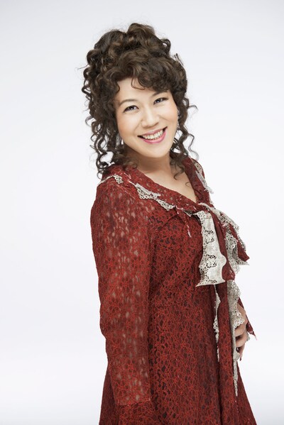 「丸美屋食品ミュージカル『アニー』」にハニガン役で出演する、青木さやか。