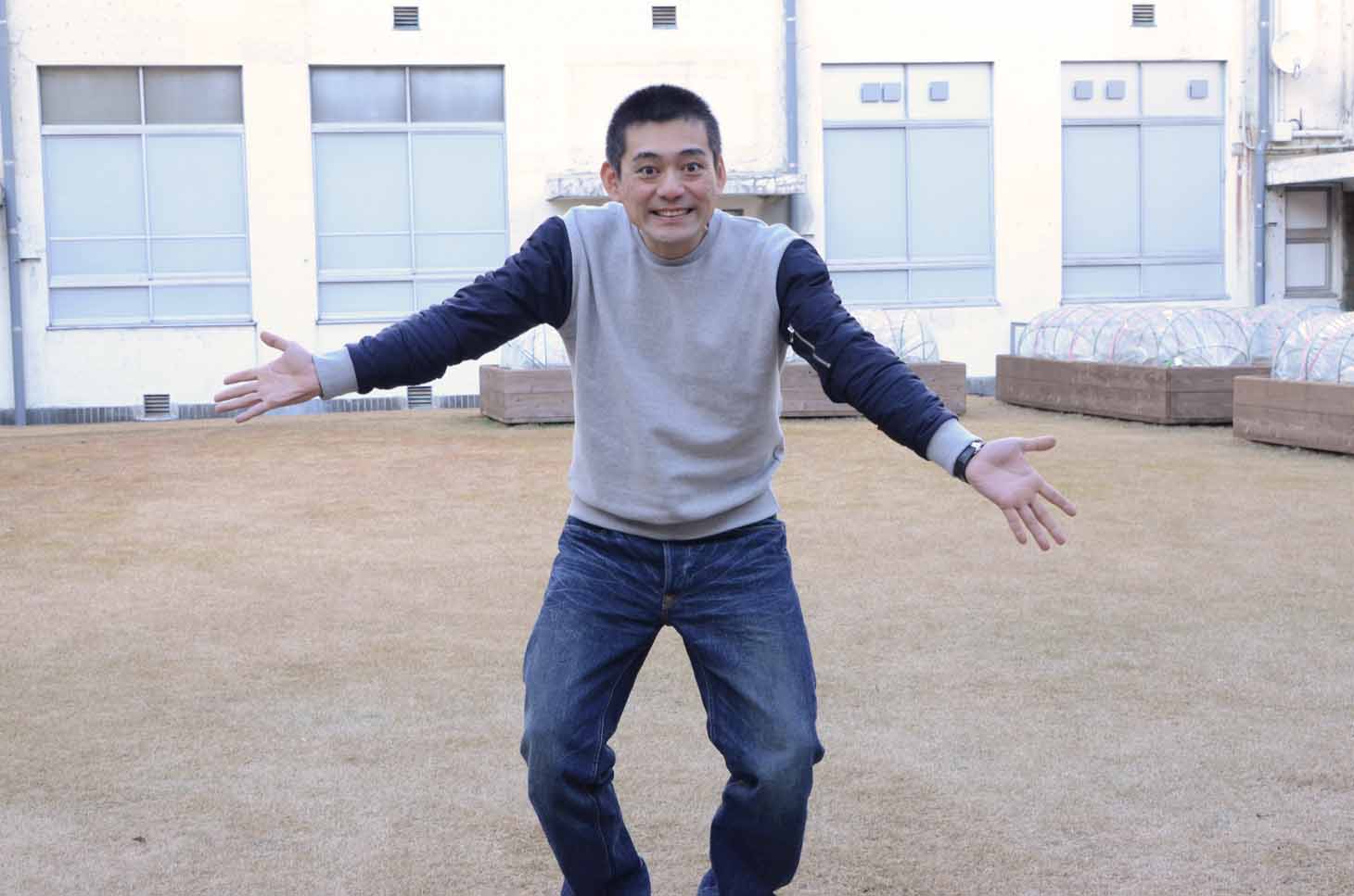 舞台への意気込みを語った博多華丸。