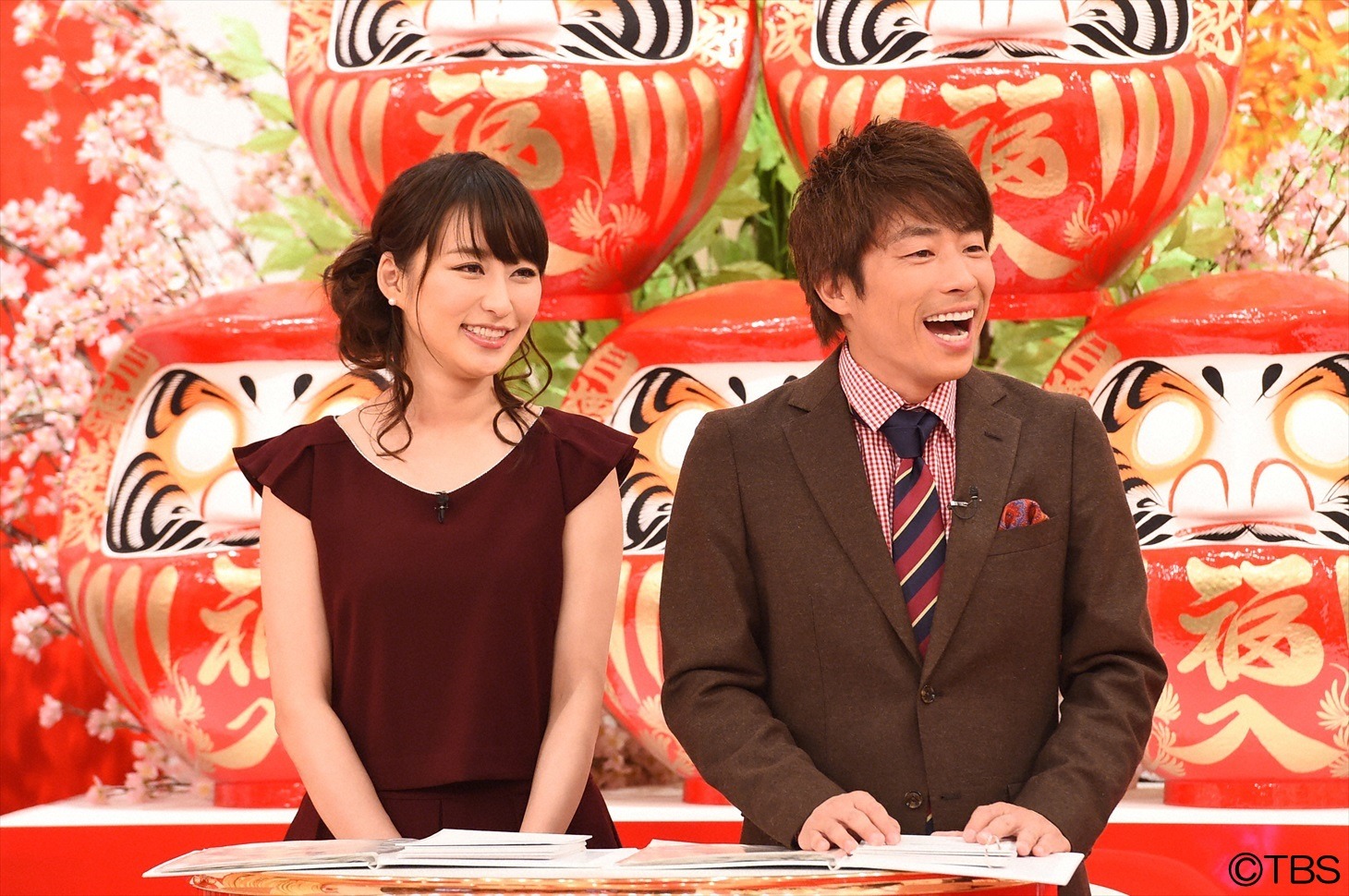 MCのロンドンブーツ1号2号・田村淳（右）、枡田絵理奈TBSアナウンサー（左）。(c)TBS