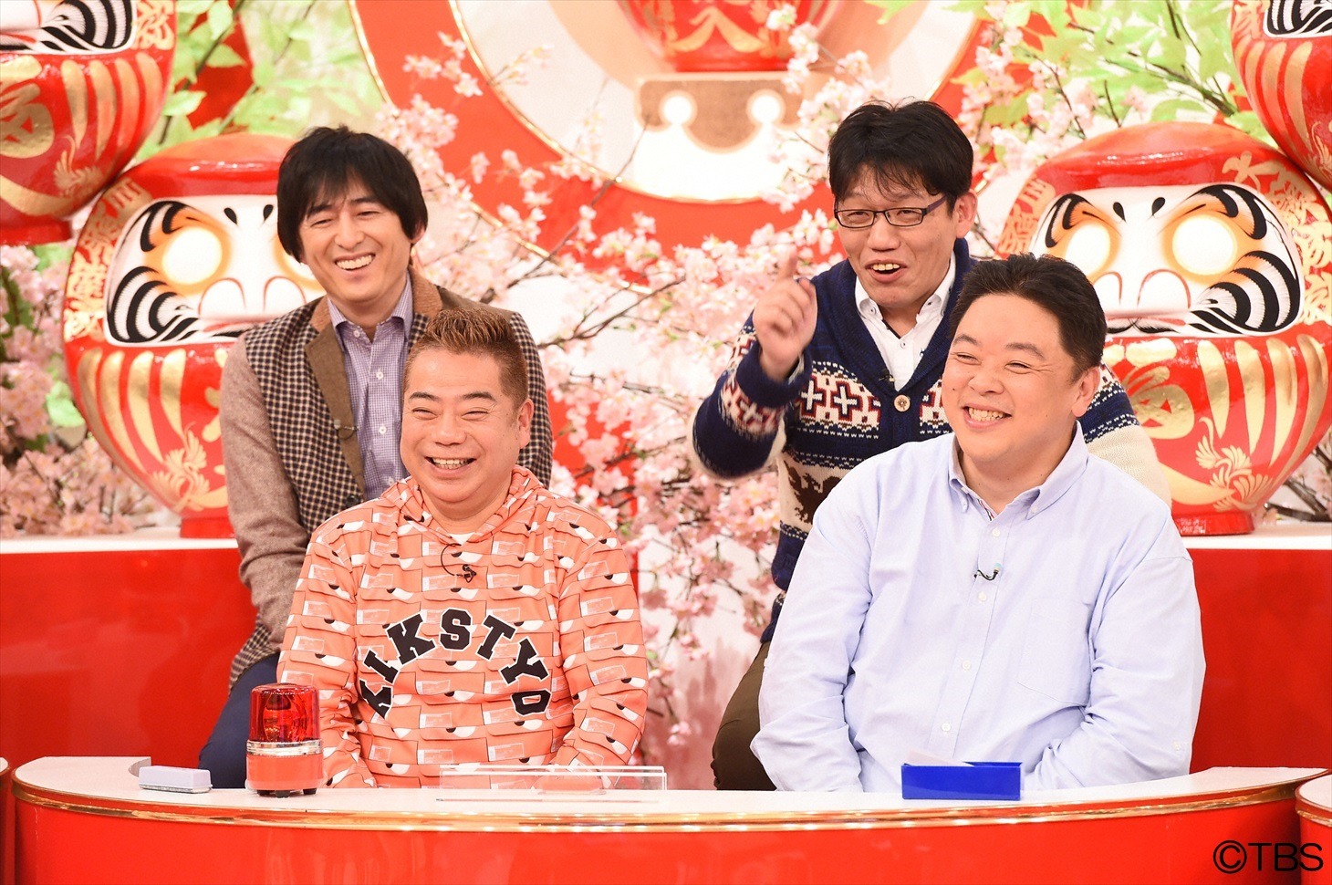 「出川チーム」の（前列左から）出川哲朗、伊集院光、（後列左から）博多華丸・大吉の大吉、ずん飯尾。(c)TBS