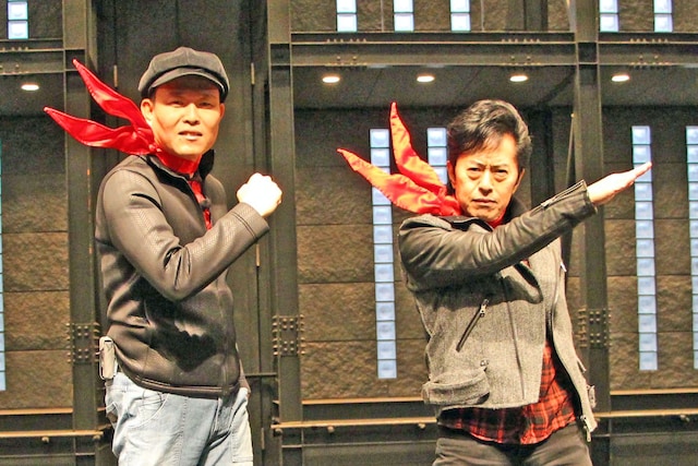 「極上空間～小さなクルマ、大きな未来。～」に出演する（左から）千原せいじ、水木一郎。(c)BS朝日