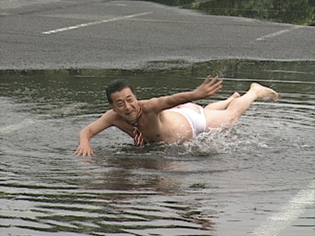 「高田純次 芸能生活だいたい35周年記念DVD『純白』」のワンシーン。(c)CTV