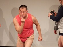 コーナーのお題を無視して顔ボケに走るレイザーラモンRG。