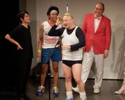 自らのネタで小道具が頭から取れなくなってしまったくまだ。