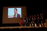 「大阪よしもと漫才博覧会」会見の様子。(c)吉本興業