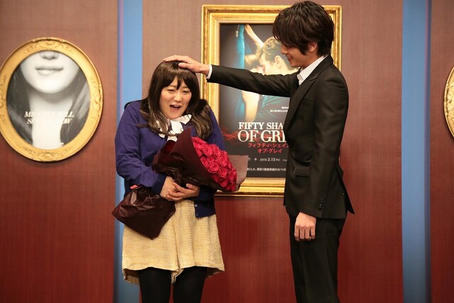 映画「フィフティ・シェイズ・オブ・グレイ」のPRイベントに出演した森三中・黒沢（左）と、溝端淳平（右）。