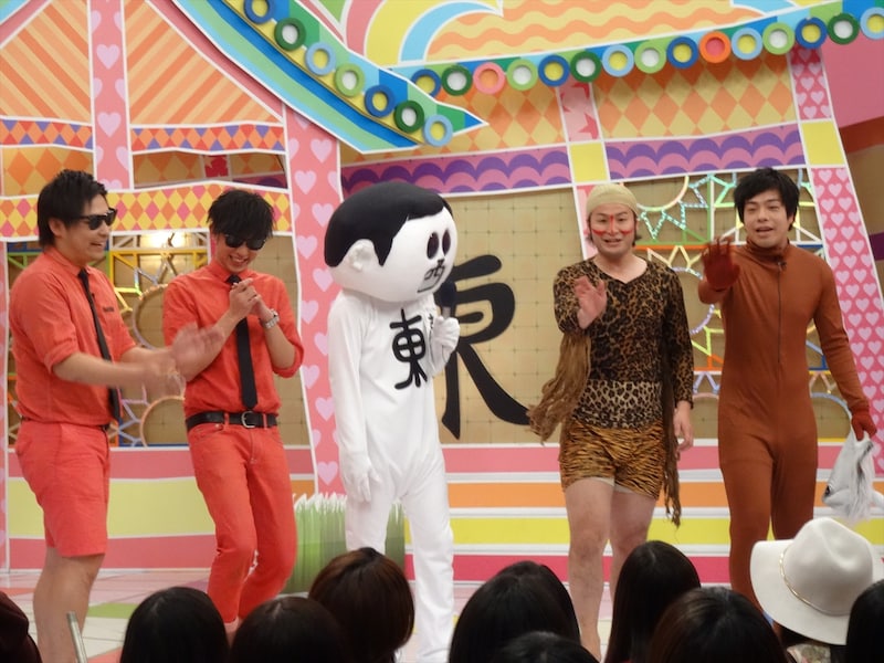 「前略、西東さん」に出演する8.6秒バズーカー（左）、バンビーノ（右）ら。(c)CTV