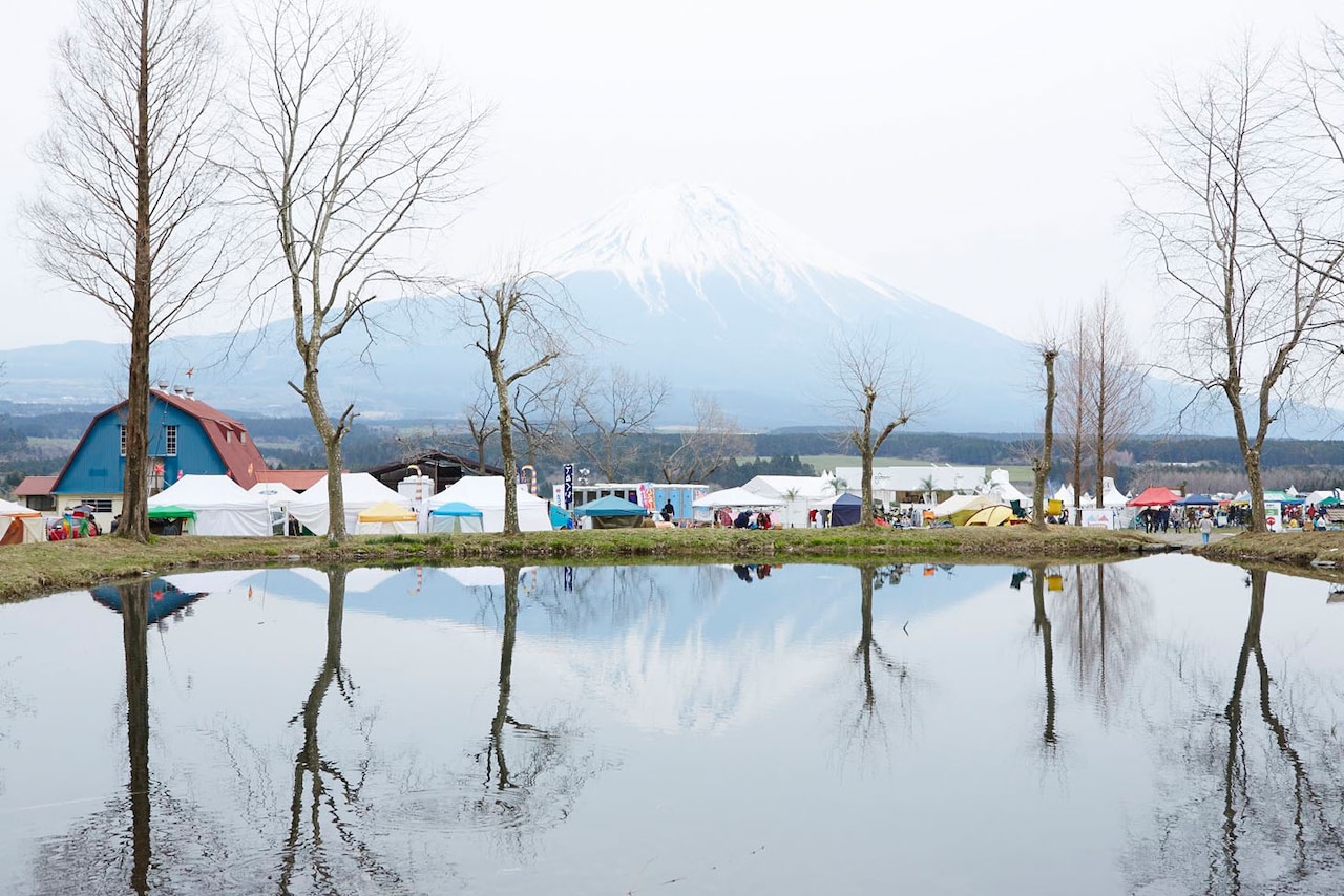 藤井隆×RG×椿鬼奴ユニットLike a Recordが富士山のふもとでライブ