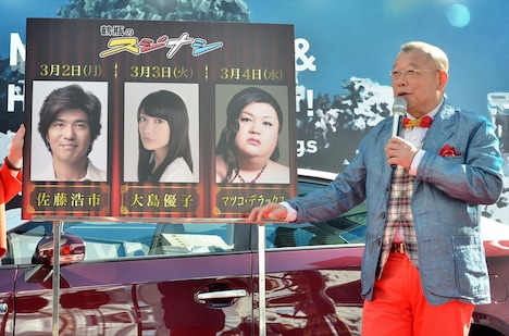 ゲストを紹介する笑福亭鶴瓶。