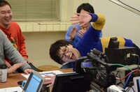 すーなかに呼び込まれて登場した少年少女坂口。