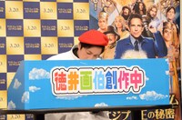 創作に取り組む徳井。