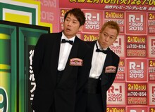 前回優勝者のやまもとまさみ（左）。