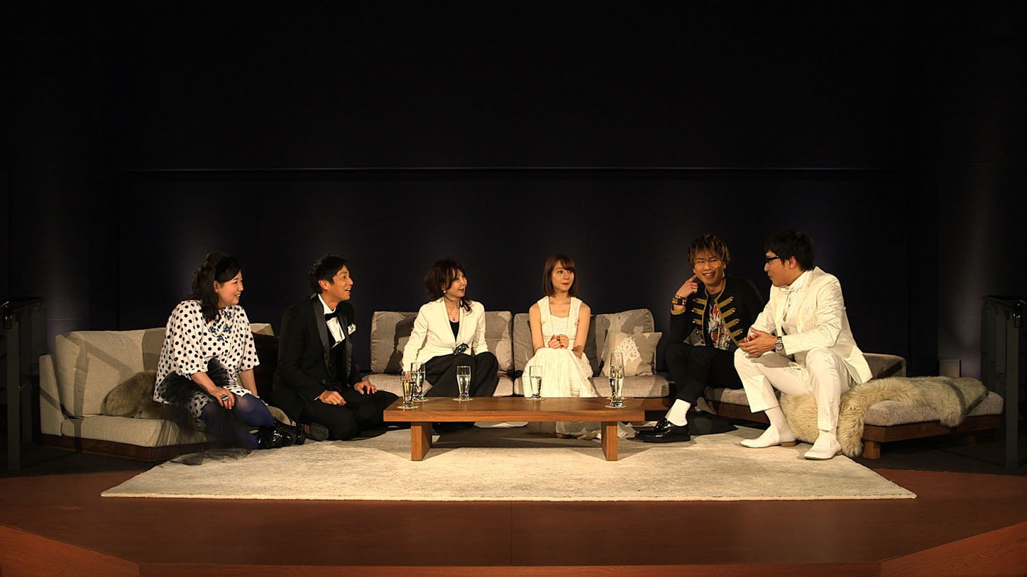映画「テラスハウス クロージング・ドア」に出演する（左から）アジアン馬場園、チュートリアル徳井、YOU、トリンドル玲奈、登坂広臣（三代目 J Soul Brothers）、南海キャンディーズ山里。(c)2015 フジテレビジョン イースト・エンタテインメント 東宝 電通 FNS27社