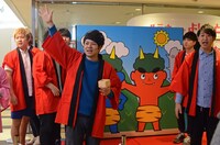 ルミネtheよしもとの豆まきイベントに登場したロビーズの面々。