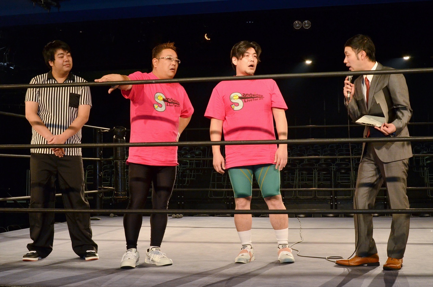 サンドウィッチマン（中央）と、わらふぢなるお。