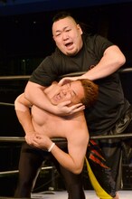 逆襲されるサンドウィッチマン伊達。