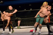 逆襲されるサンドウィッチマン。