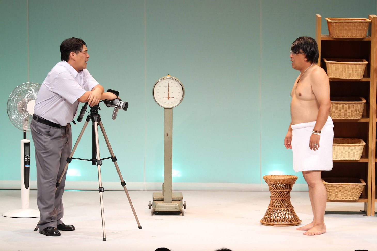 DVDに収録されるコント「哀川頂」のワンシーン。