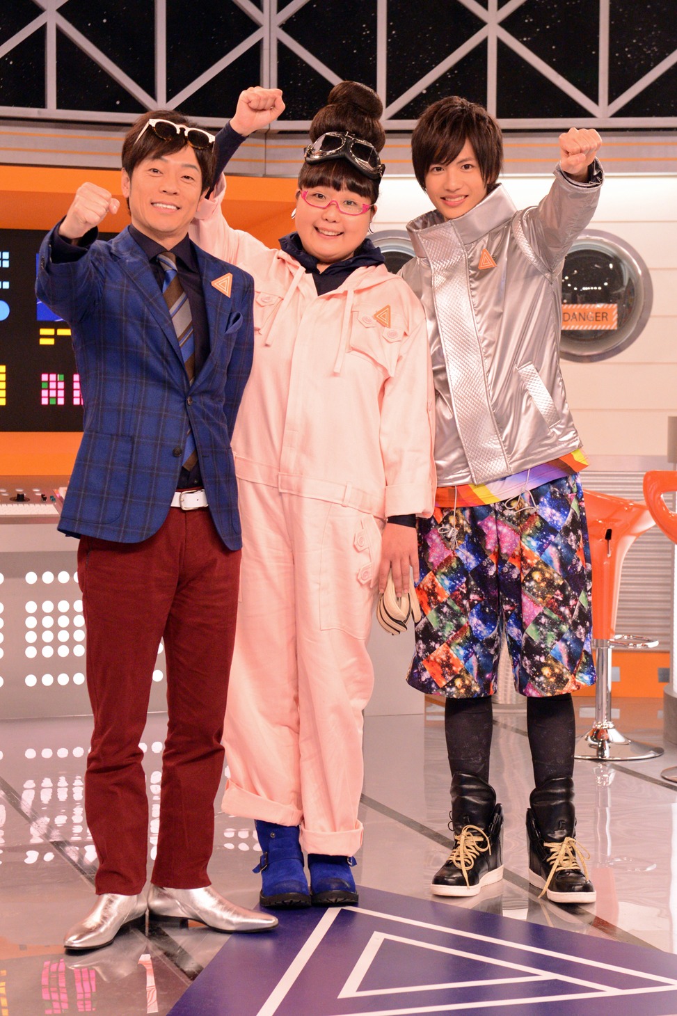 「エイエイGO！」出演者の陣内智則、小林きな子、志尊淳（左から）。
